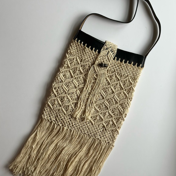 Vintage 70s ivory Macrame Crochet Purse Boho Fringe - Picture 1 of 4